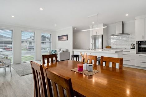 Photo of property in 77 Bert Wall Drive, Omokoroa, 3114