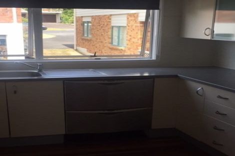 Photo of property in 2 Kingussie Place, Highland Park, Auckland, 2010