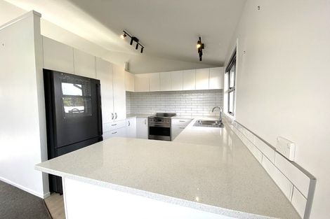 Photo of property in 2a Lipscombe Crescent, Havelock North, 4130