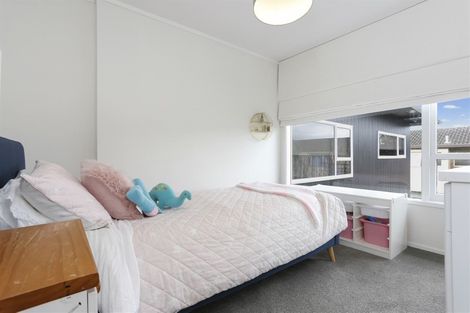 Photo of property in 2/29 Rangitoto Terrace, Milford, Auckland, 0620