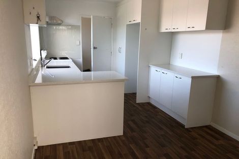 Photo of property in 30 Darren Crescent, Half Moon Bay, Auckland, 2012