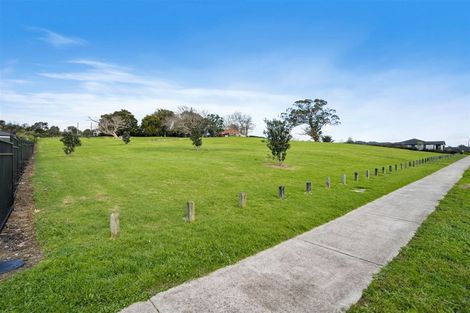 Photo of property in 70 Twin Parks Rise, Papakura, 2110