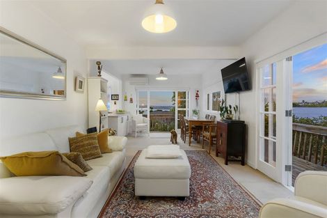 Photo of property in 1/94 Island Bay Road, Beach Haven, Auckland, 0626