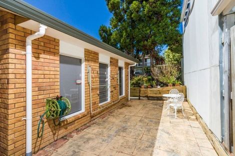 Photo of property in 2/335 Wairau Road, Totara Vale, Auckland, 0627