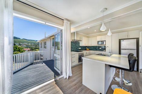 Photo of property in 42 Taylor Terrace, Tawa, Wellington, 5028