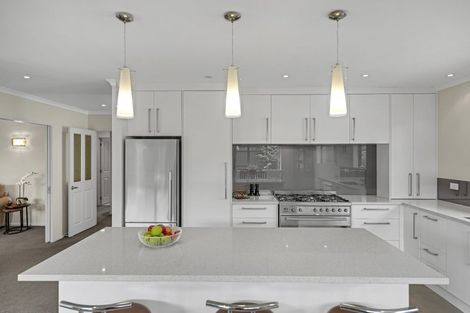 Photo of property in 11 Murray Becroft Avenue, Henderson Valley, Auckland, 0612