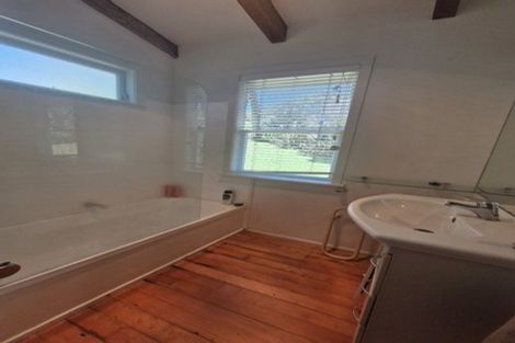 Photo of property in 4 Earl Road, Titirangi, Auckland, 0604