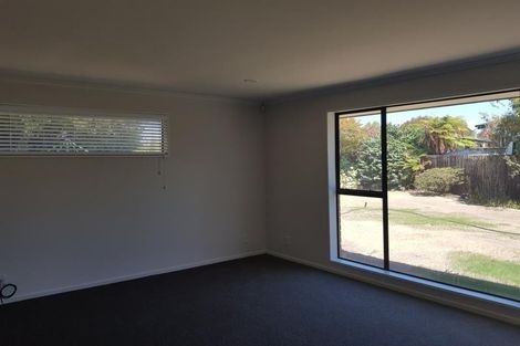Photo of property in 28 Farnley Place, Parklands, Christchurch, 8083
