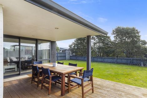 Photo of property in 15 Coprosma Close, Papamoa Beach, Papamoa, 3118