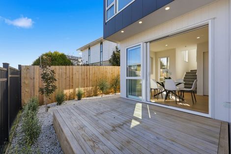 Photo of property in 33 Sorrel Crescent, Bucklands Beach, Auckland, 2012