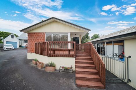 Photo of property in 1/28 Fairdale Place, Birkdale, Auckland, 0626