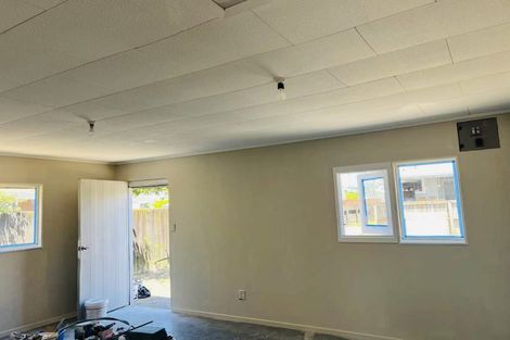 Photo of property in 8 Ranui Station Road, Ranui, Auckland, 0612