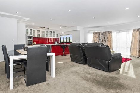Photo of property in 247 Hill Road, The Gardens, Auckland, 2105