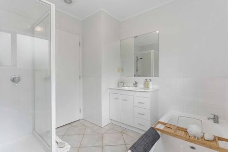 Photo of property in 8a Flynn Street, Birkdale, Auckland, 0626
