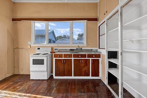 Photo of property in 35 Gladstone Street, Hawera, 4610