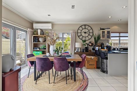 Photo of property in 38 Aikmans Road, Merivale, Christchurch, 8014