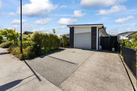 Photo of property in 10 Pateke Drive, Kenepuru, Porirua, 5022