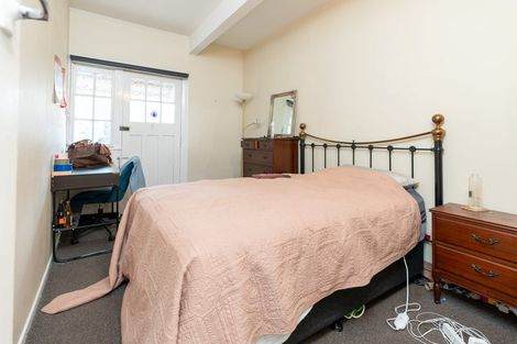 Photo of property in 76a Kelburn Parade, Kelburn, Wellington, 6012