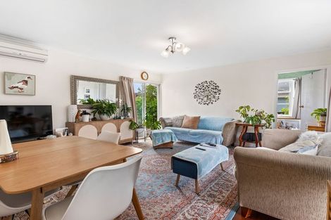 Photo of property in 70 Buscomb Avenue, Henderson, Auckland, 0610