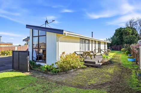Photo of property in 33 Tongariro Street, Castlecliff, Whanganui, 4501