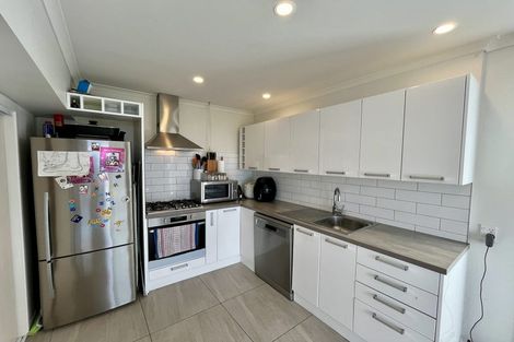 Photo of property in 2/127 Raroa Road, Aro Valley, Wellington, 6012