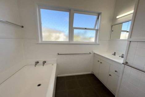 Photo of property in 15 Pleasant Road, Glen Eden, Auckland, 0602