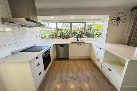 Photo of property in 24 Crescent Hills Court, Northpark, Auckland, 2013