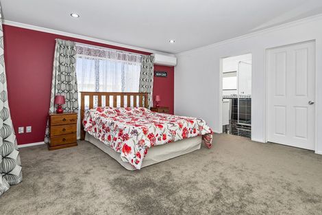 Photo of property in 247 Hill Road, The Gardens, Auckland, 2105