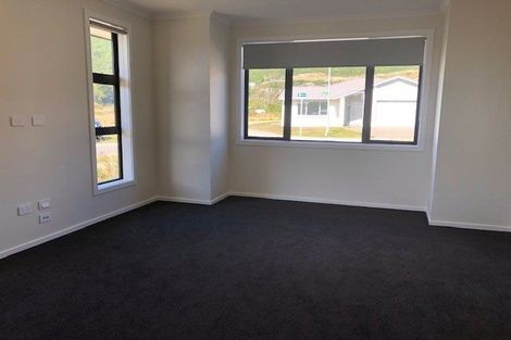 Photo of property in 8 Tapuhikura Street, Waikanae, 5036