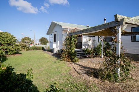 Photo of property in 22 Darlington Street, Ngatea, 3503