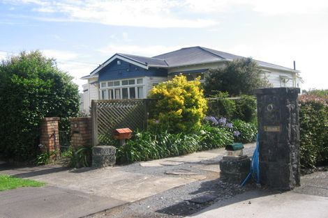 Photo of property in 27a Wheturangi Road, Greenlane, Auckland, 1051