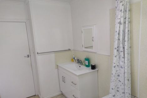 Photo of property in 105 Te Atatu Road, Te Atatu South, Auckland, 0610