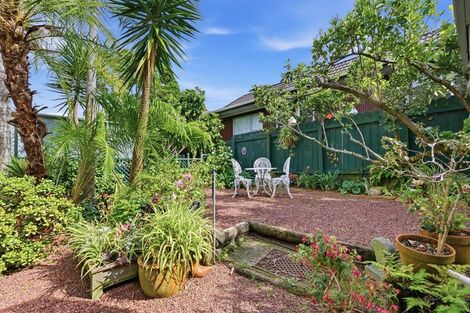 Photo of property in 2 Geoffrey Road, Torbay, Auckland, 0630