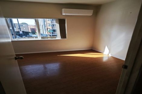 Photo of property in 11 Potter Avenue, Northcote, Auckland, 0627