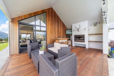 Photo of property in 49 Crest Road, Akatarawa, Upper Hutt, 5372