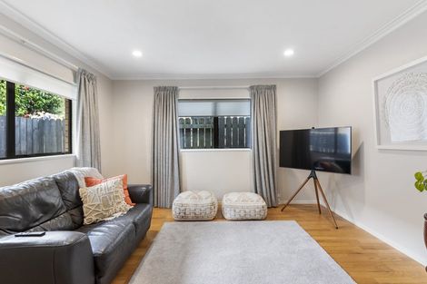 Photo of property in 2/9 Perendale Close, Somerville, Auckland, 2014