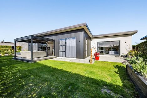 Photo of property in 5 Kotare Drive, Waiwhakaiho, New Plymouth, 4312