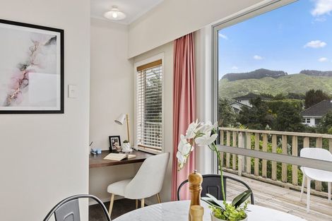 Photo of property in 5 Te Reinga View, Tawa, Wellington, 5028