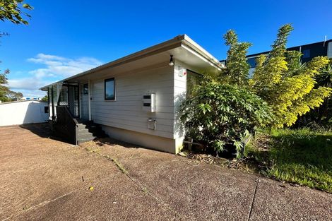 Photo of property in 17 Tomintoul Place, Highland Park, Auckland, 2010