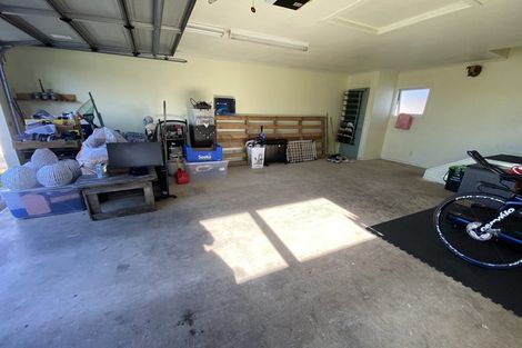 Photo of property in 38 Buscomb Avenue, Henderson, Auckland, 0610