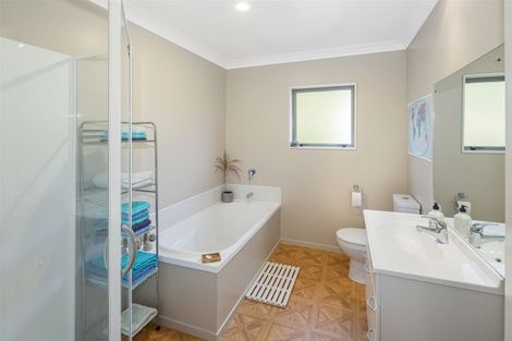 Photo of property in 20 Gifford Grove, Churton Park, Wellington, 6037