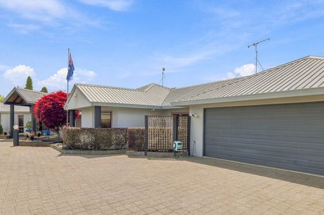Photo of property in 12 Clare Street, Cambridge, 3434