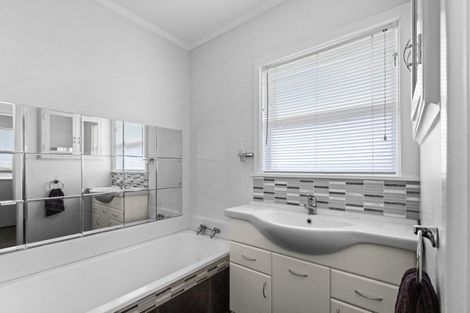 Photo of property in 34 Trinity Crescent, Pirimai, Napier, 4112