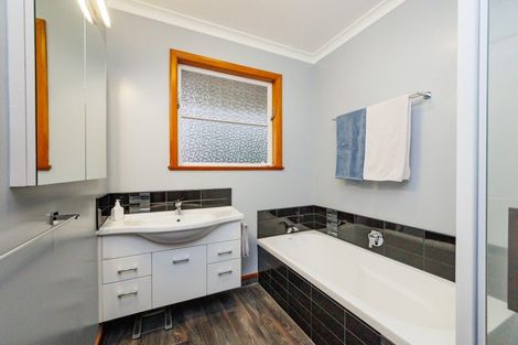 Photo of property in 30 Saint Albans Avenue, Hokowhitu, Palmerston North, 4410