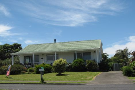 Photo of property in 4 Stella Drive, Clarks Beach, 2122