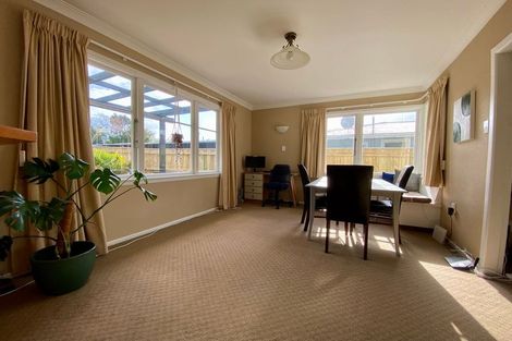 Photo of property in 6a Surrey Crescent, Hokowhitu, Palmerston North, 4410