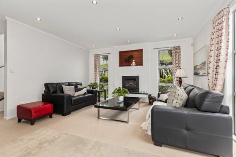 Photo of property in 1 Kaweka Close, Aotea, Porirua, 5024
