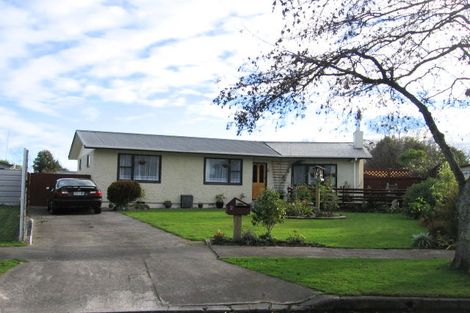 Photo of property in 2 Pukatea Place, Milson, Palmerston North, 4414