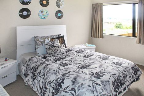 Photo of property in 33a Rosalie Terrace, Kelvin Grove, Palmerston North, 4414