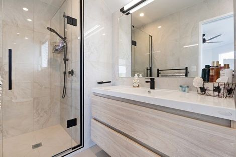 Photo of property in 105 Centennial Drive, Whitianga, 3510